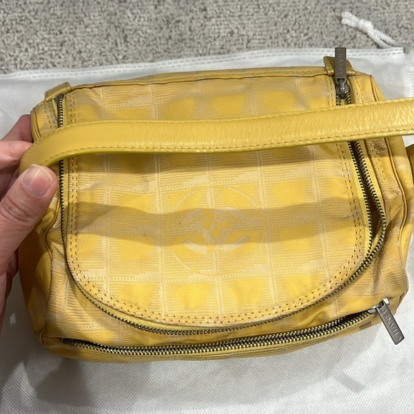 Chanel travel line make up bag - Picture 2 of 7